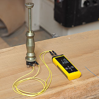 wood-and-building-moisture-measuring-device