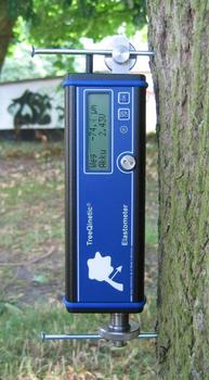 Pull test equipment for trunk risk assessment PiCUS TreeQinetic